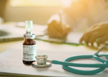 Sativex, средство для лечения спастичности при рассеянном склерозе с экстрактом каннабиса, открывается в США для исследования фазы 3