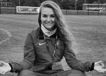 Могут ли антиретровирусные препараты лечить ВЭБ при РС? Отчет о случае