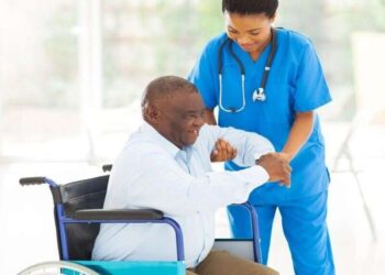 Степень тяжести симптомов рассеянного склероза, связанных с расой